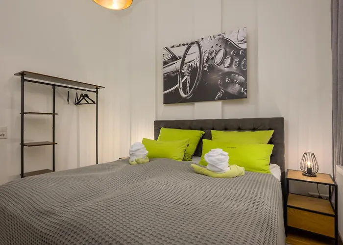 Sweethome - Luxus Pur - Grosse Kueche, Terrasse, Stellplatz, Wifi *